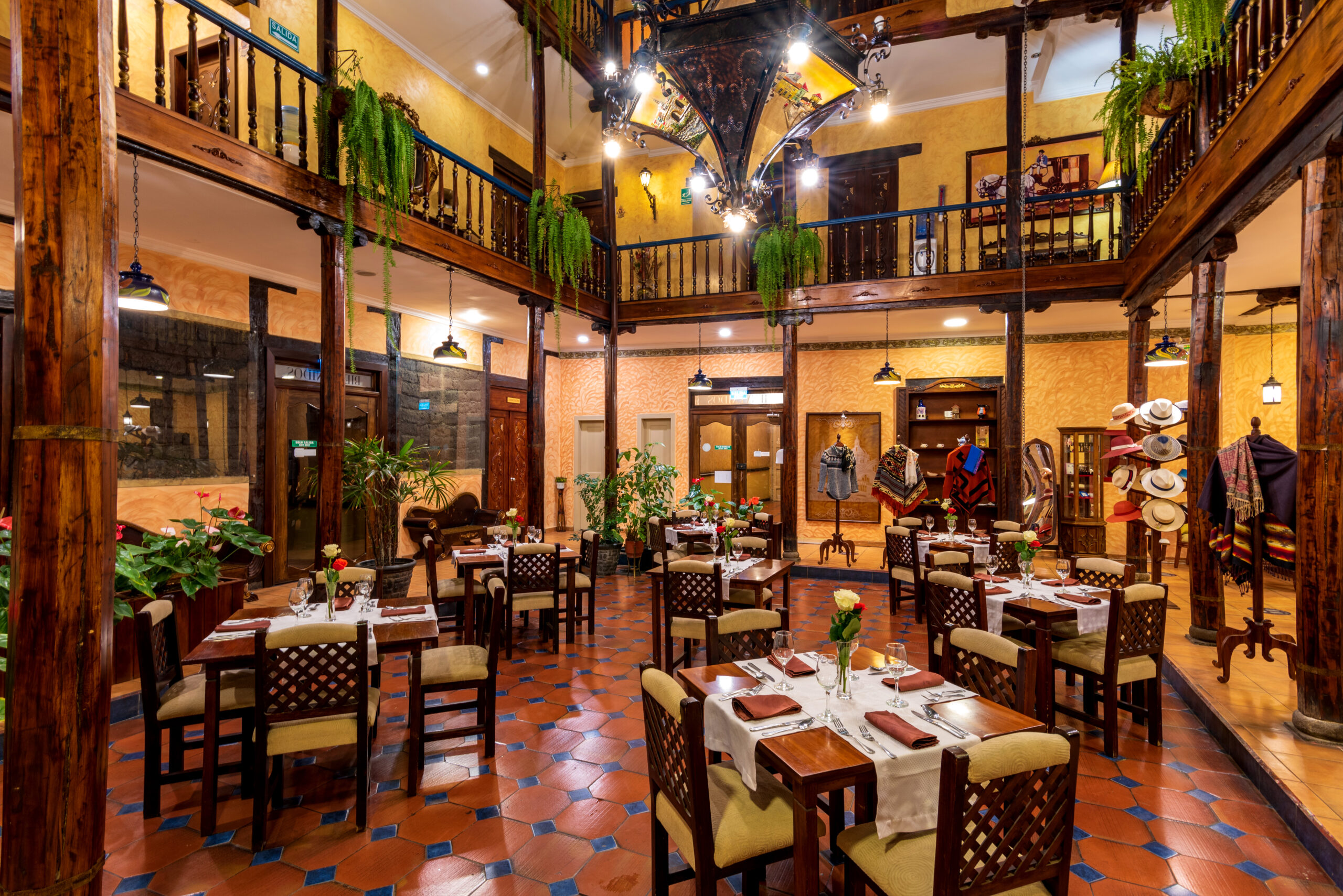 Restaurante del Hotel Los Balcones en el patio colonial